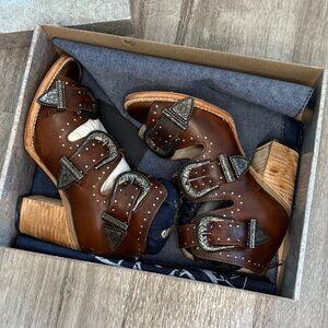 Freebird by Steven Violet Cognac Leather Buckle Sandals | Size 7